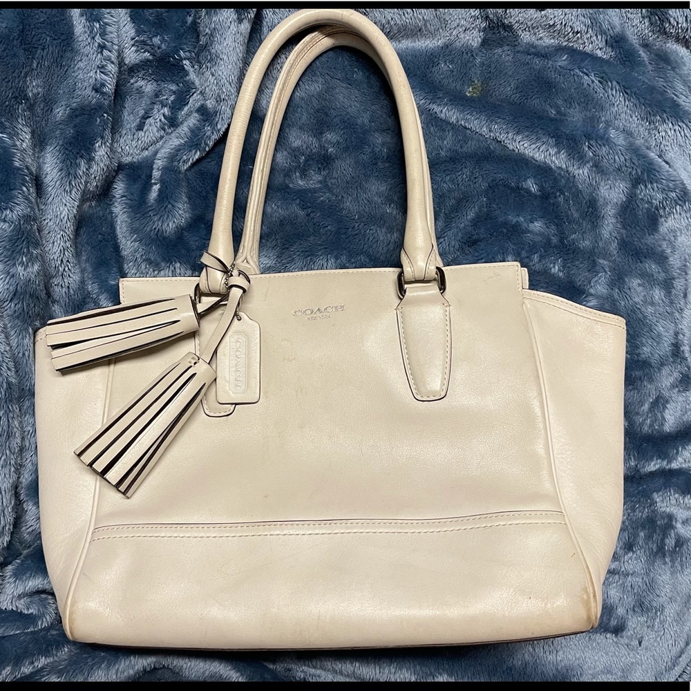 COACH PURSE CREAM COLOR TASSLE